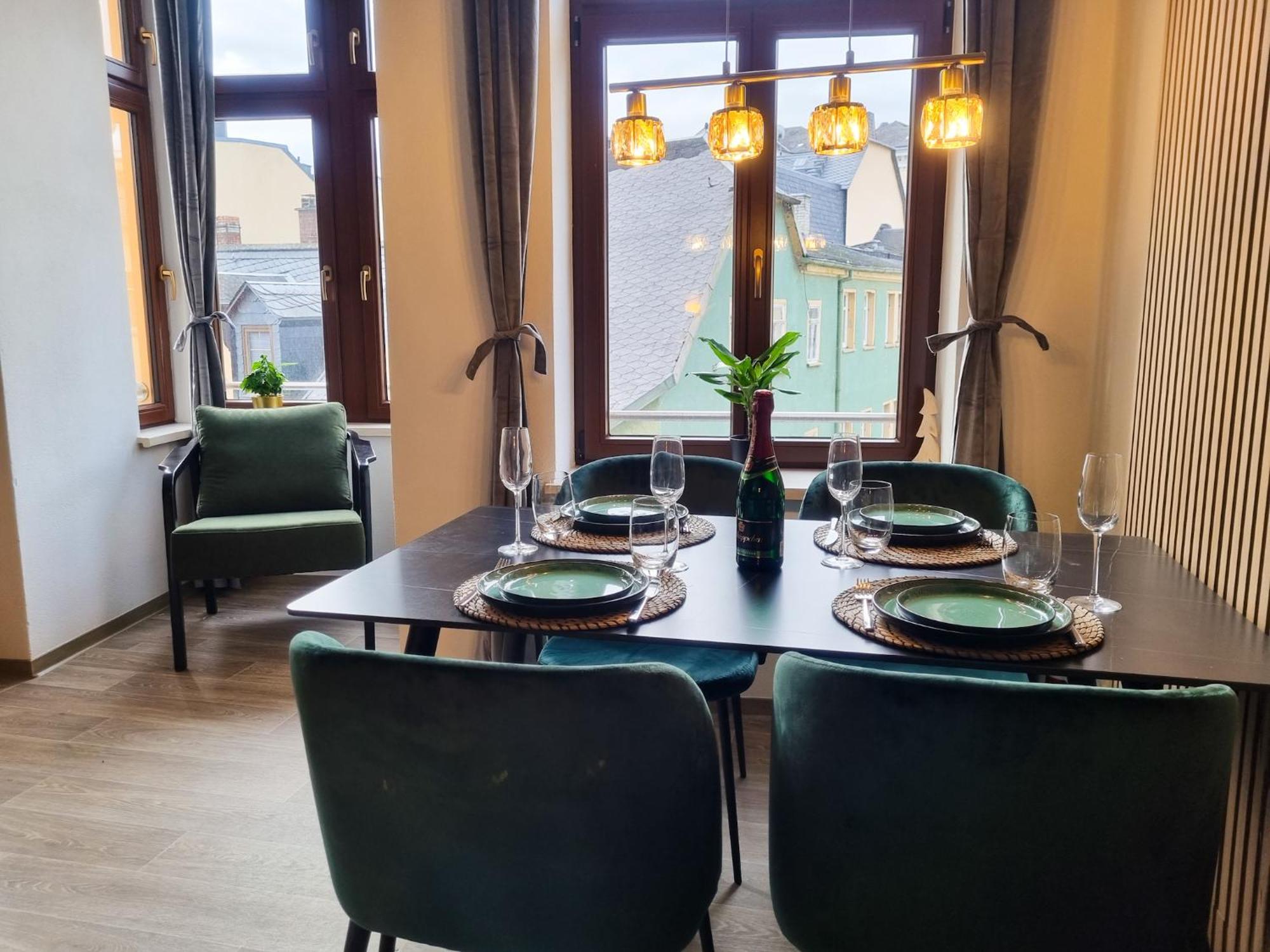 Maremar - Design Maisonette Altstadt - 4 Pers - 57Qm - Luxus Boxspringbett - Kueche - Arbeitsplatz - Privater Parkplatz Greiz Luaran gambar